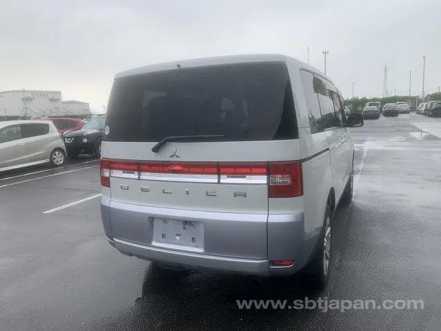 Mitsubishi Delica D:5 2011 photo 4