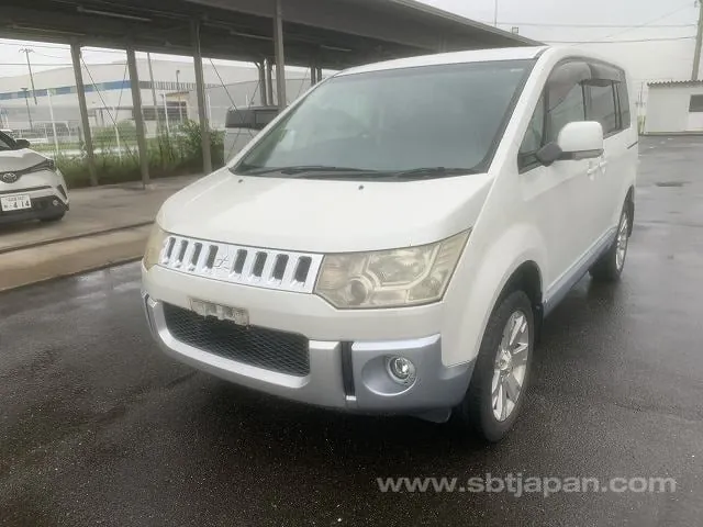 Mitsubishi Delica D:5 2011 photo 2