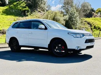 Mitsubishi Outlander 2013 photo 2