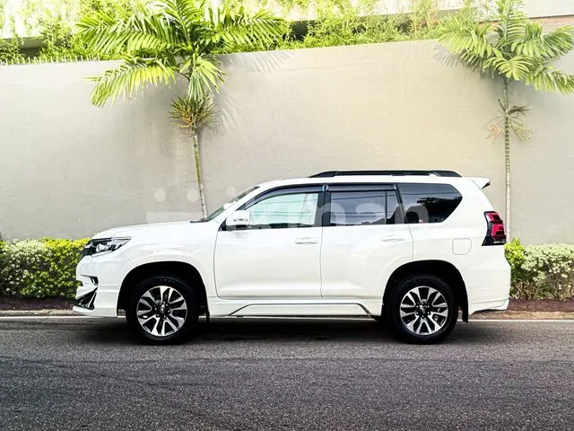 Toyota Land Cruiser Prado 2023 photo 3