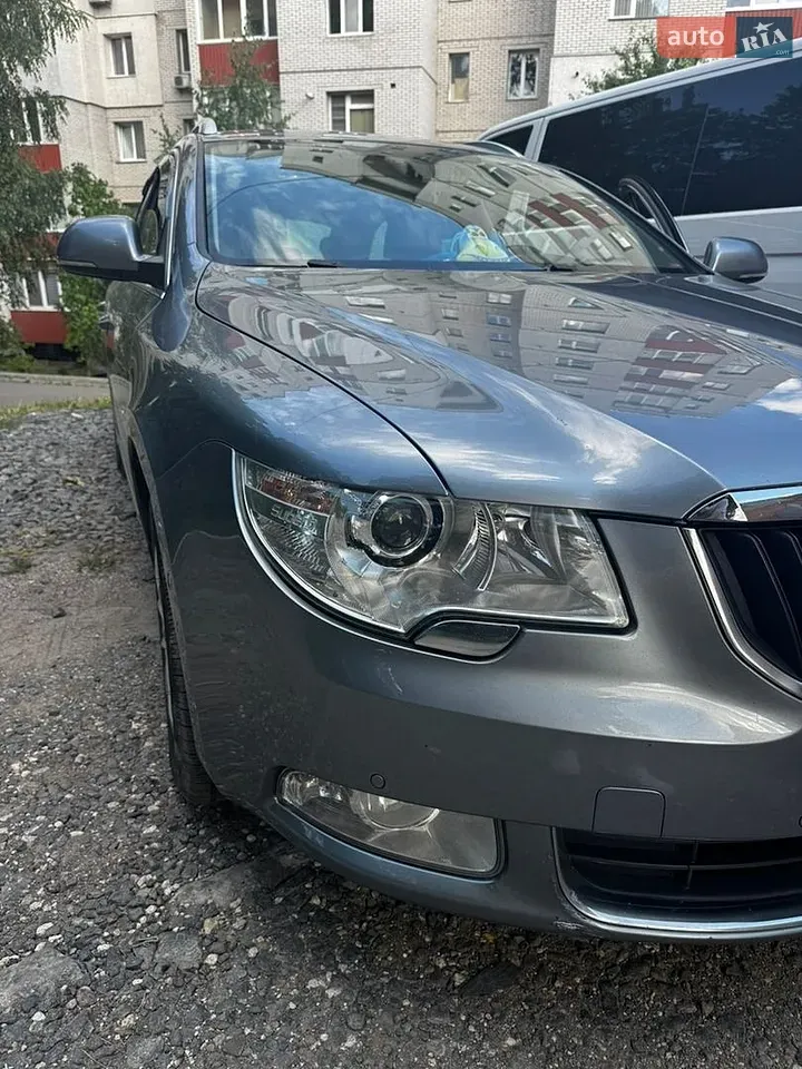 Skoda Superb 2012 photo 4