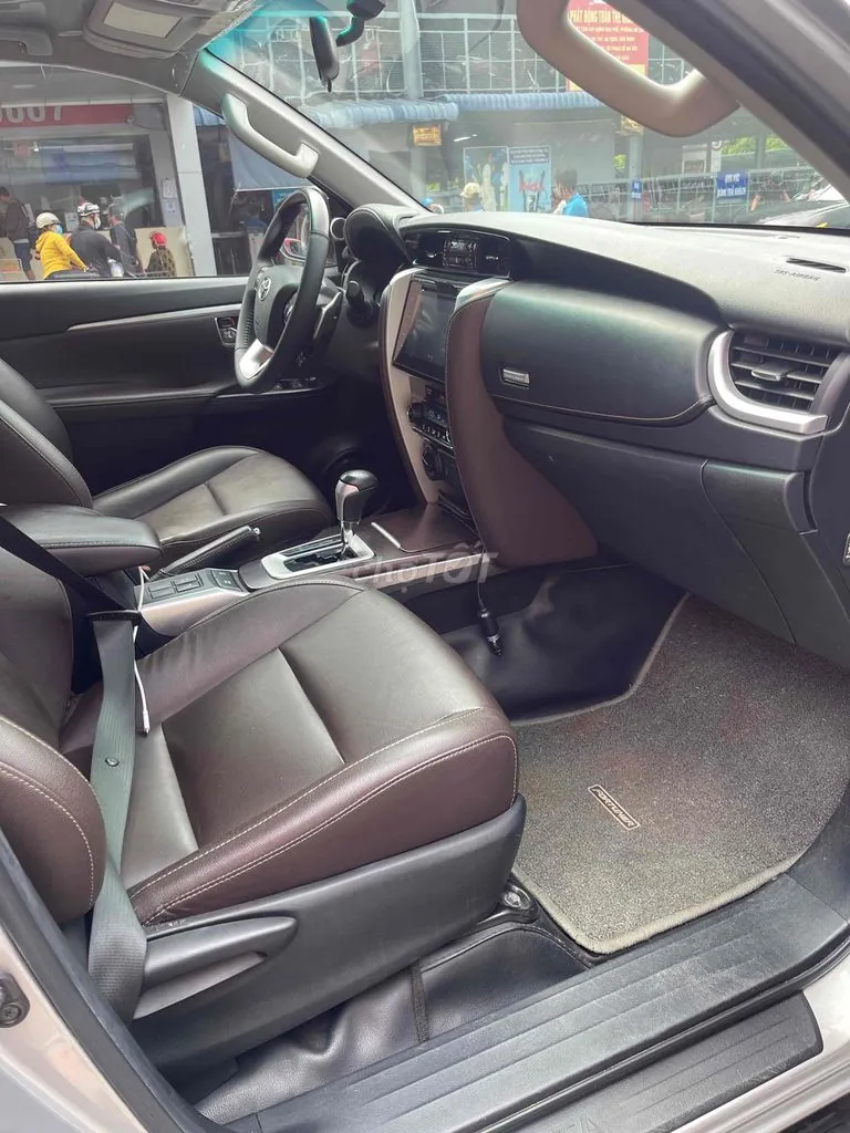 Toyota Fortuner photo 2