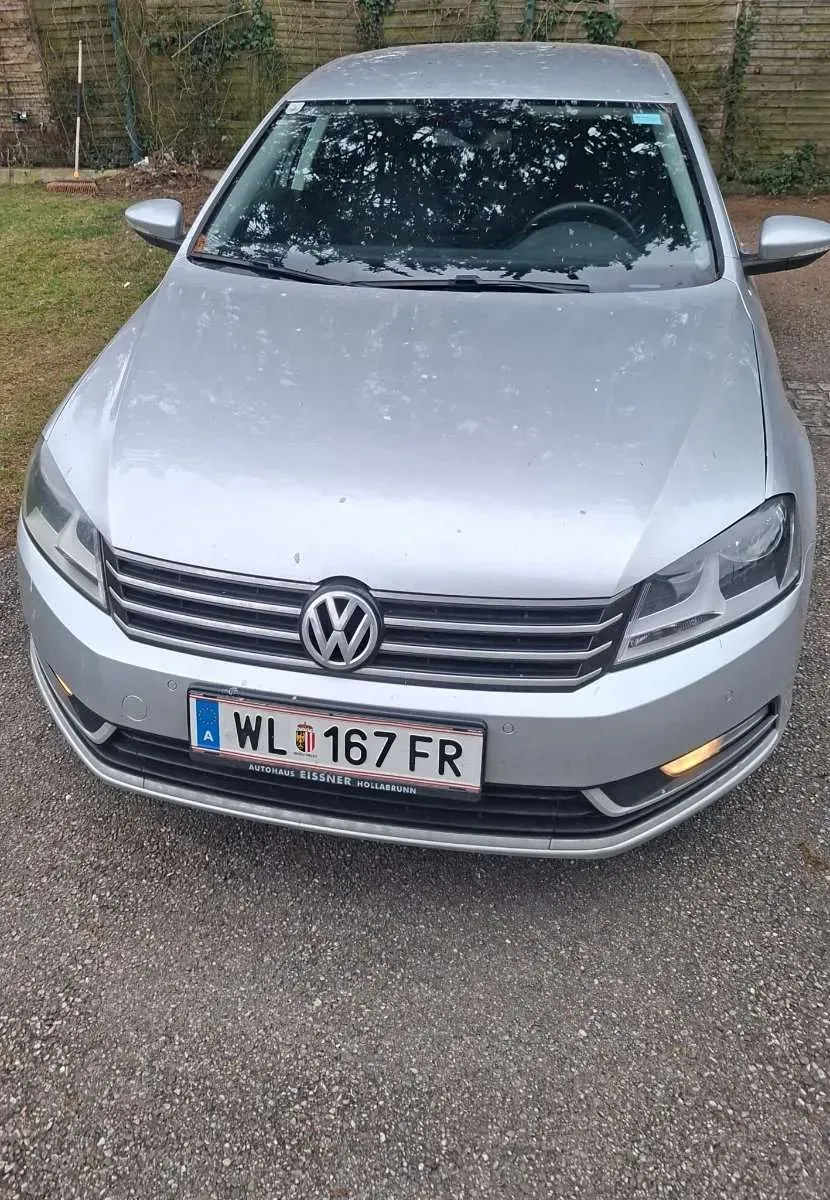 Volkswagen Passat 2012 photo 2