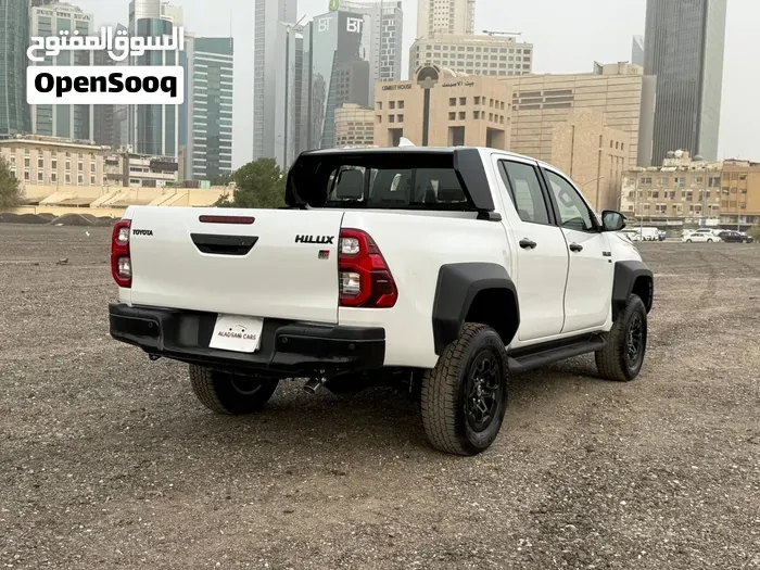 Toyota Hilux 2024 photo 2
