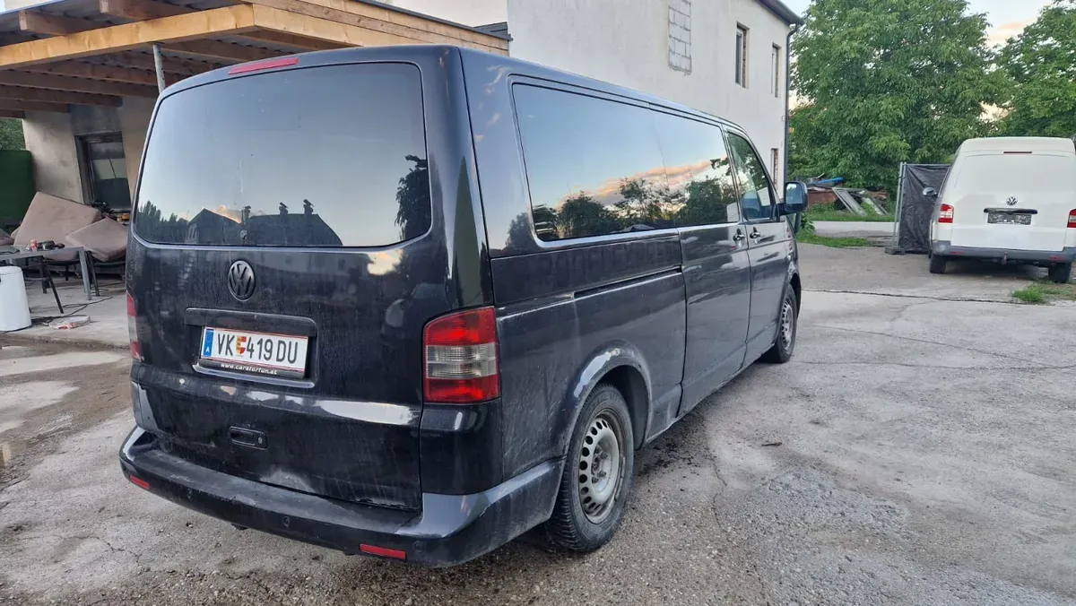 Volkswagen Caravelle 2005 photo 2
