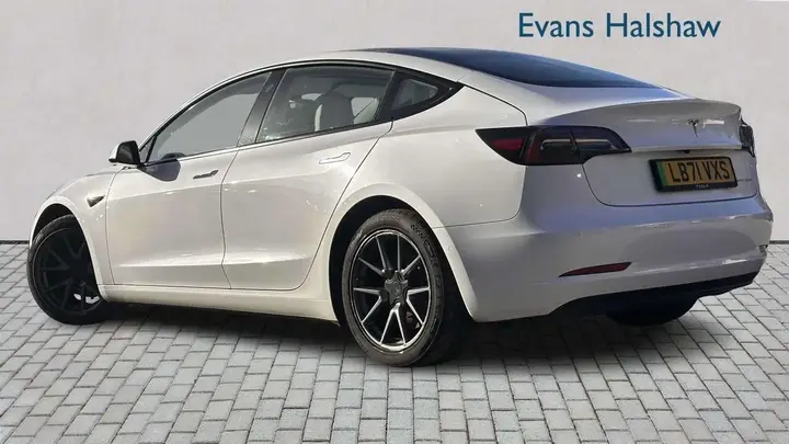 Tesla Model 3 2021 photo 2