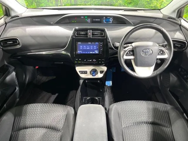 Toyota Prius 2018 photo 2