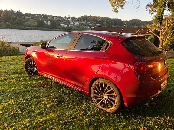 Alfa Romeo Giulietta 2012 photo 5