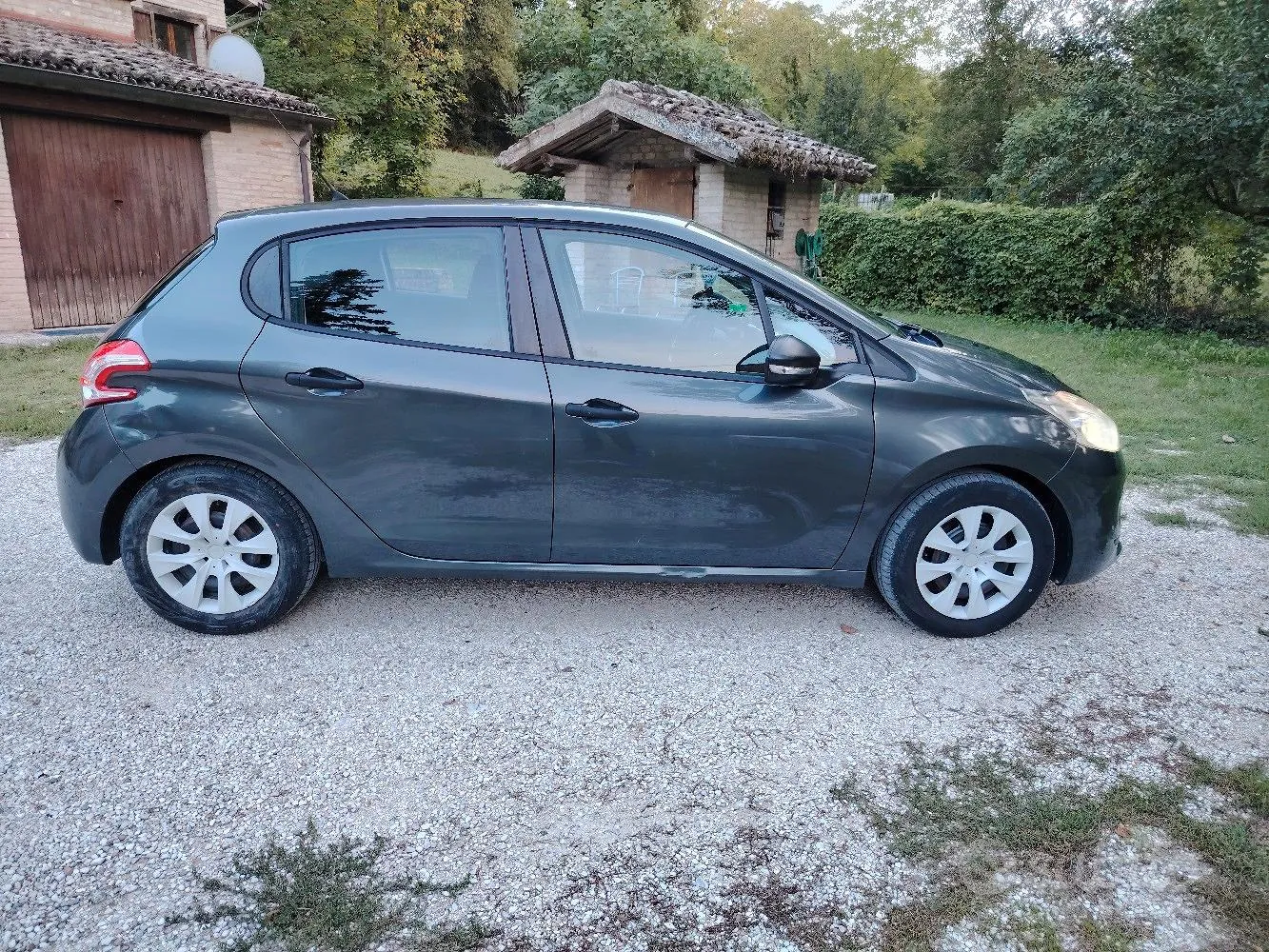 Peugeot 208 2014 photo 3