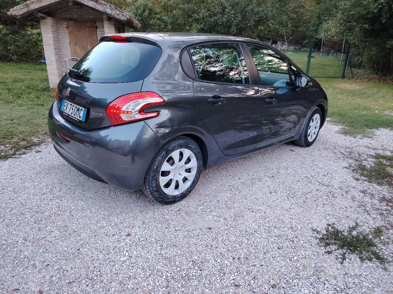 Peugeot 208 2014 photo 2