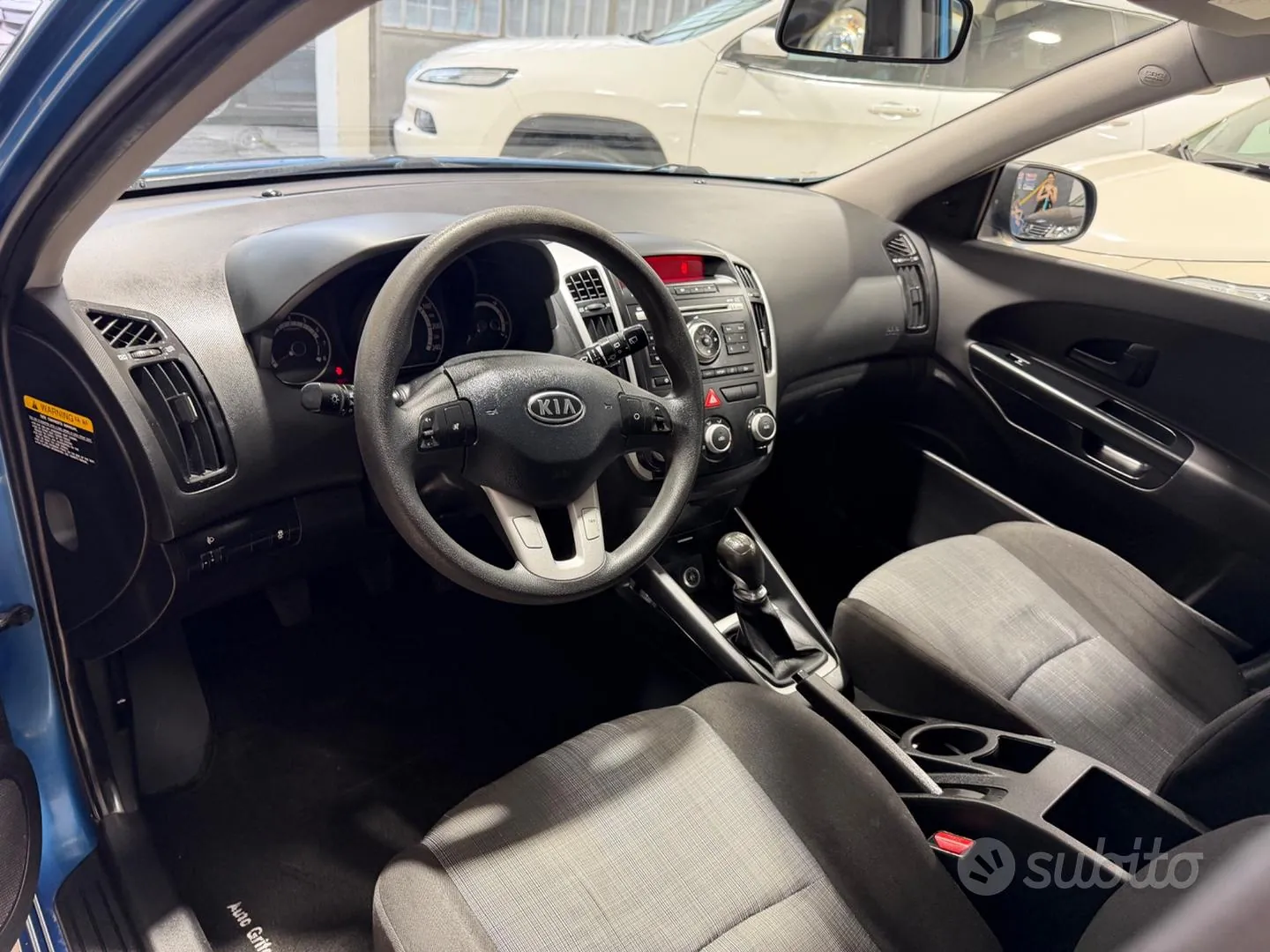 Kia Ceed 2010 photo 4