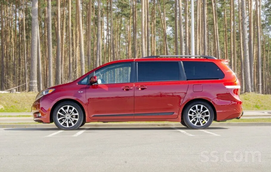 Toyota Sienna 2013 photo 4