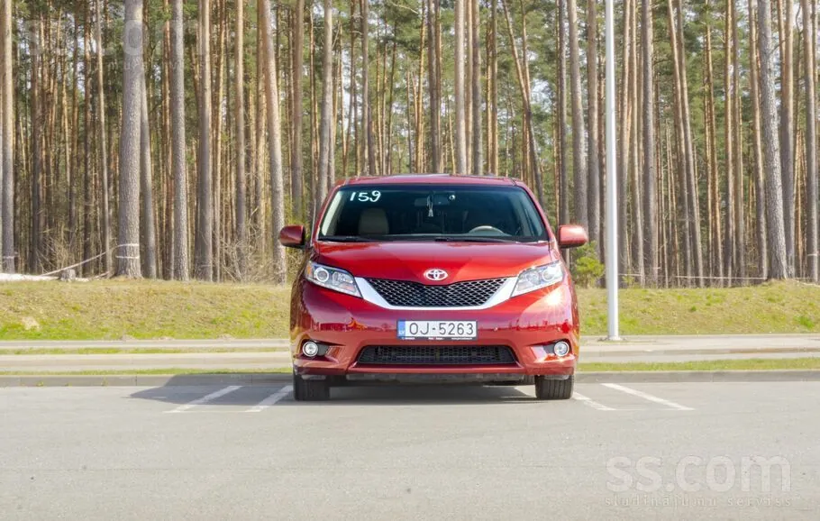 Toyota Sienna 2013 photo 3