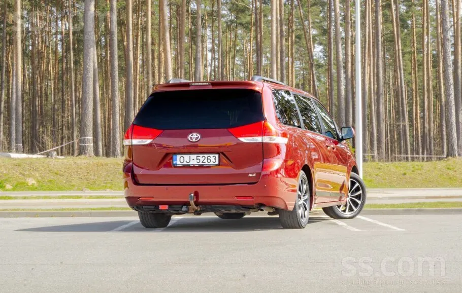 Toyota Sienna 2013 photo 5