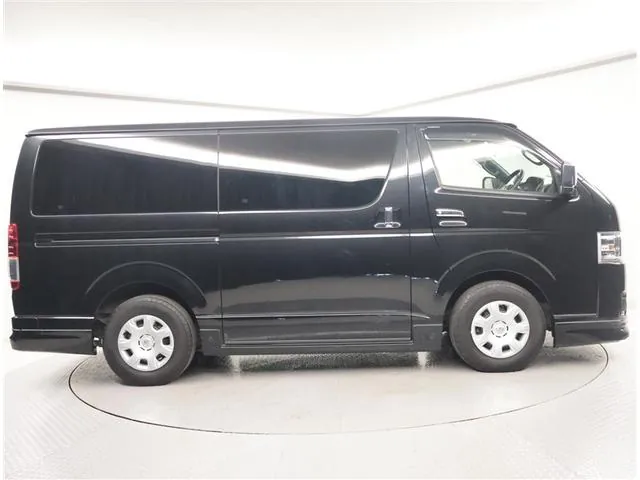 Toyota Hiace Van 2025 photo 2
