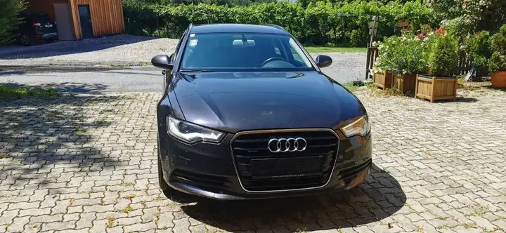 Audi A6 Avant 2011 photo 2