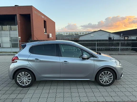 Peugeot 208 2020 photo 4
