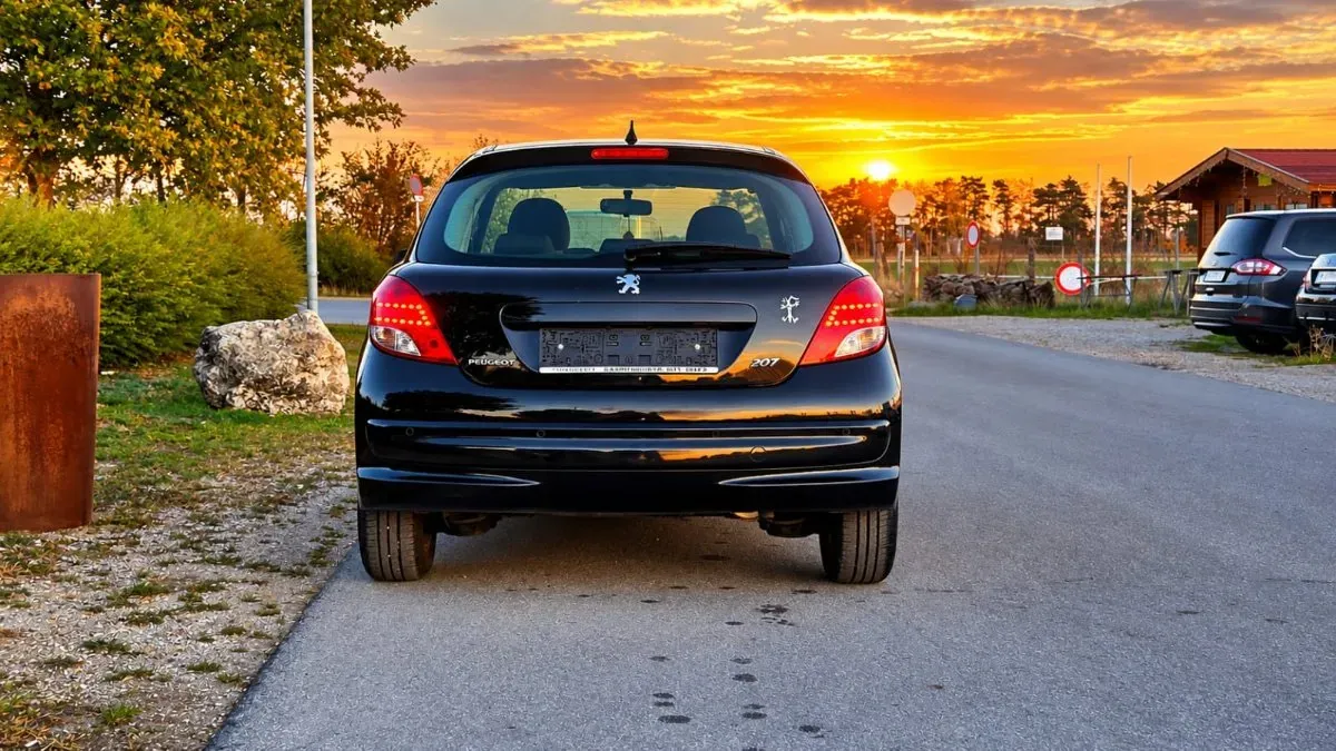 Peugeot 207 2011 photo 2