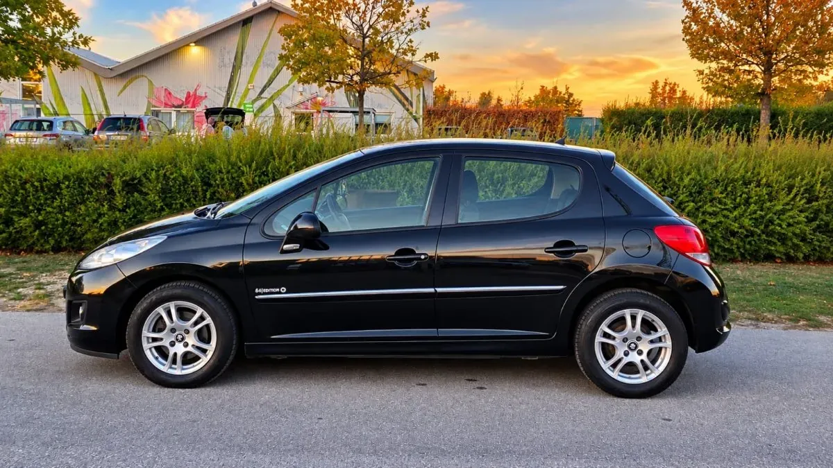 Peugeot 207 2011 photo 3