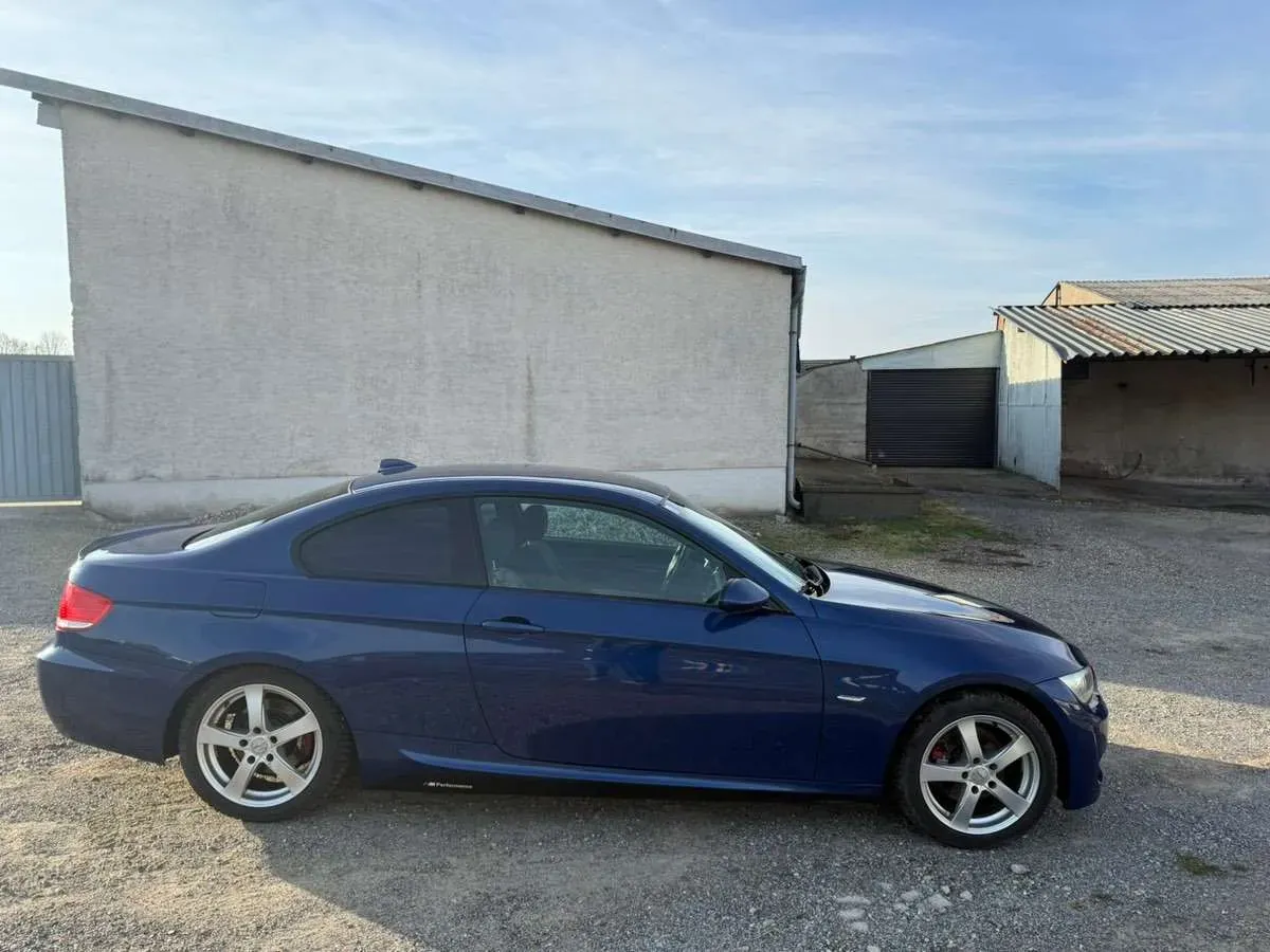BMW 320D 2009 photo 3