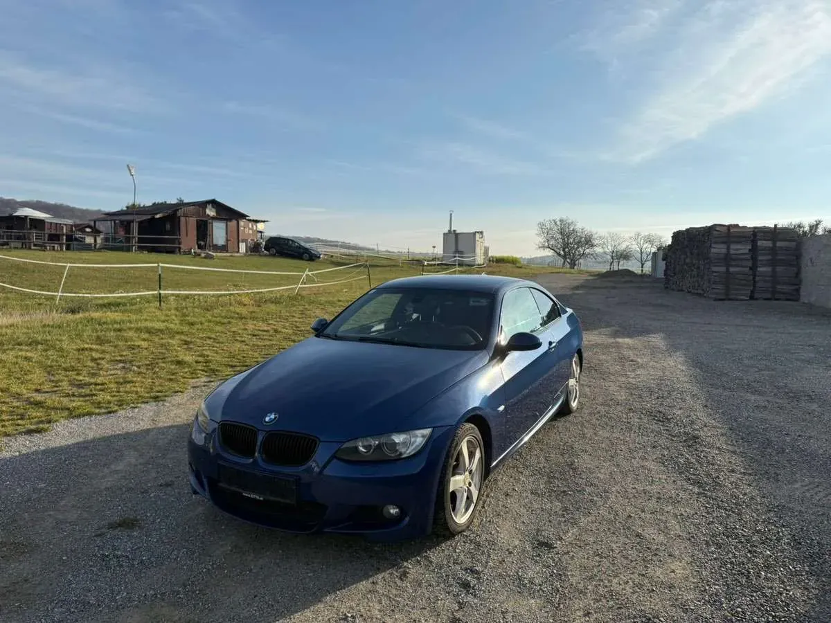 BMW 320D 2009 photo 2