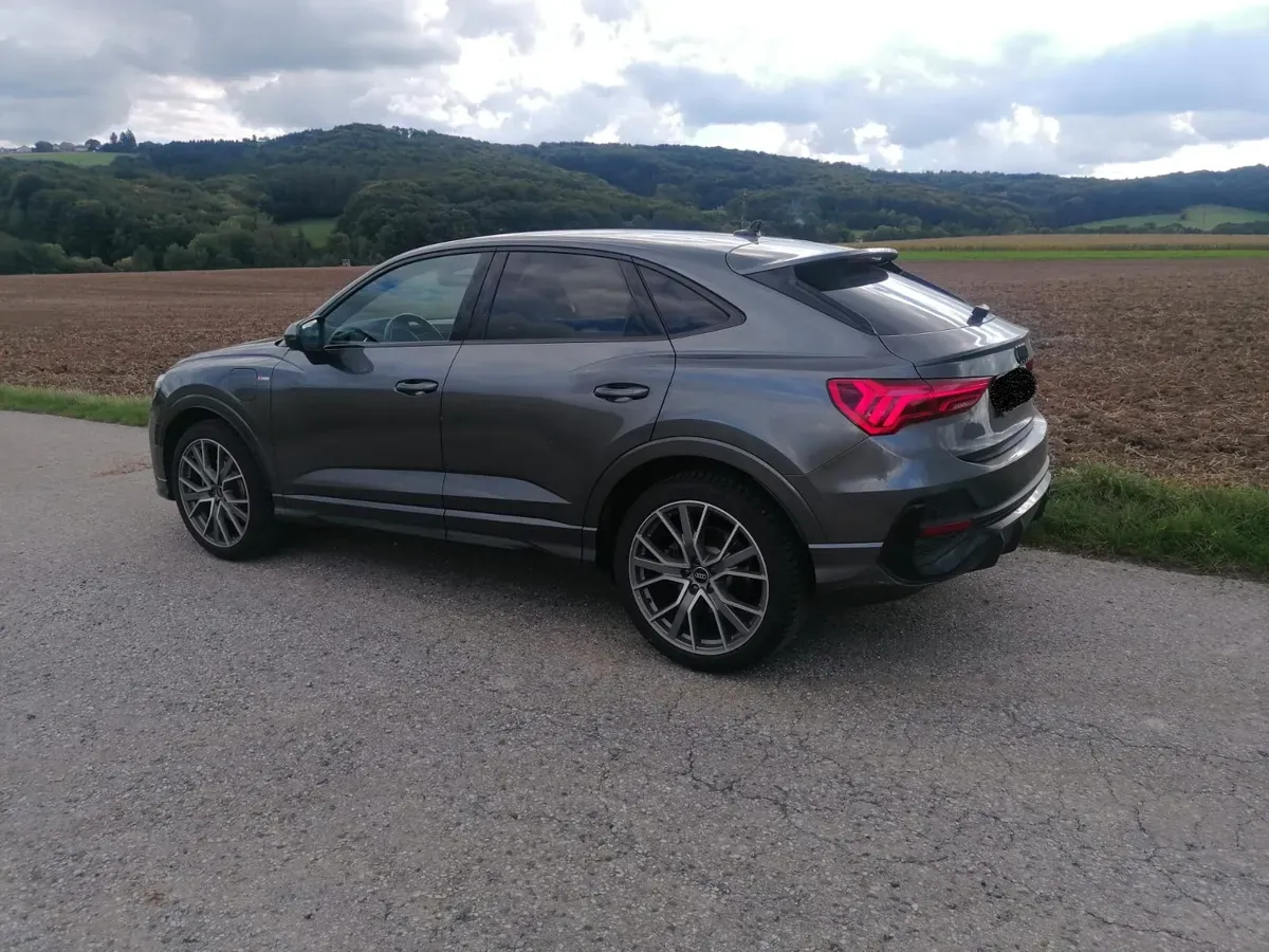 Audi Q3 2021 photo 2