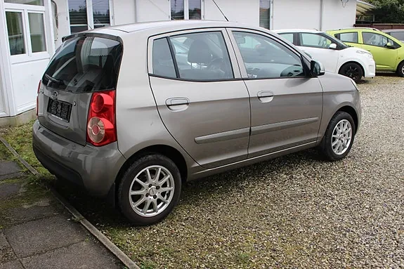 Kia Picanto 2010 photo 4