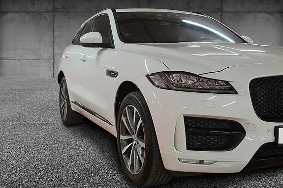 Jaguar F-Pace 2017 photo 2