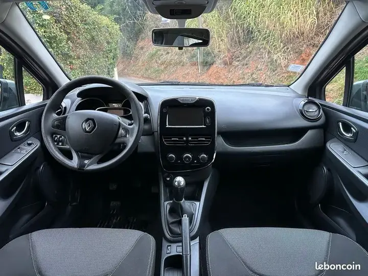Renault Clio 2028 photo 3