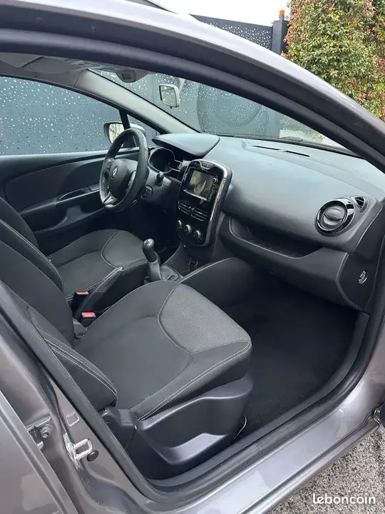 Renault Clio 2028 photo 4