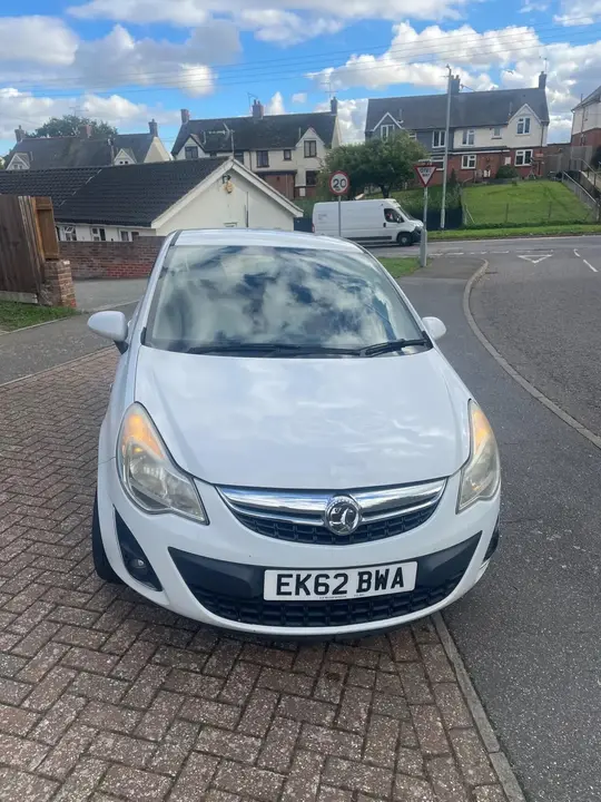 Vauxhall Corsa 2012 photo 3