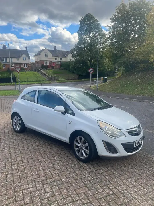 Vauxhall Corsa 2012 photo 2