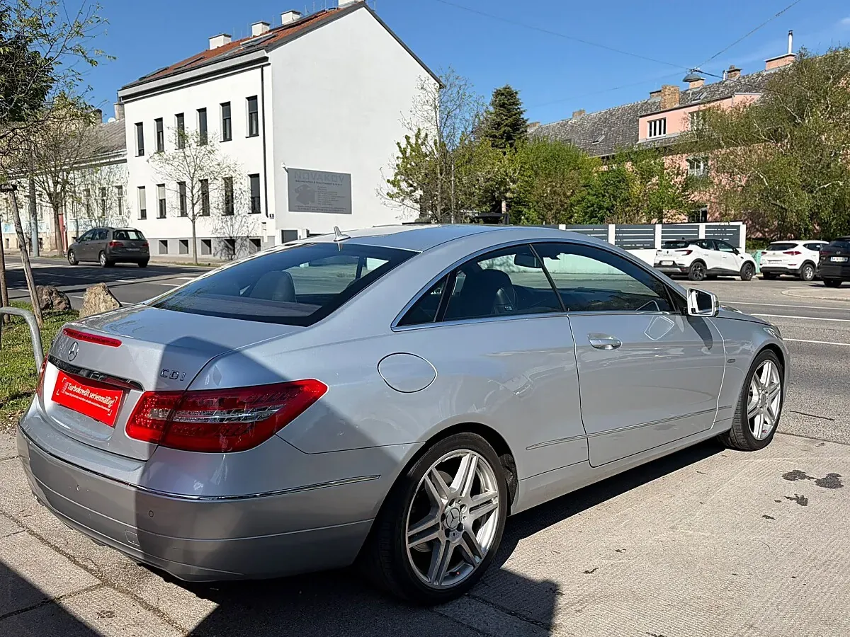 Mercedes-Benz E-Class 2011 photo 3