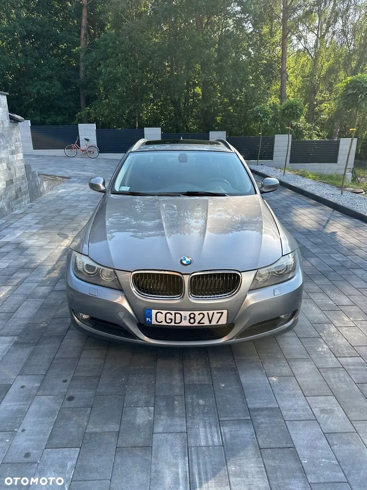 BMW 318I 2011 photo 2