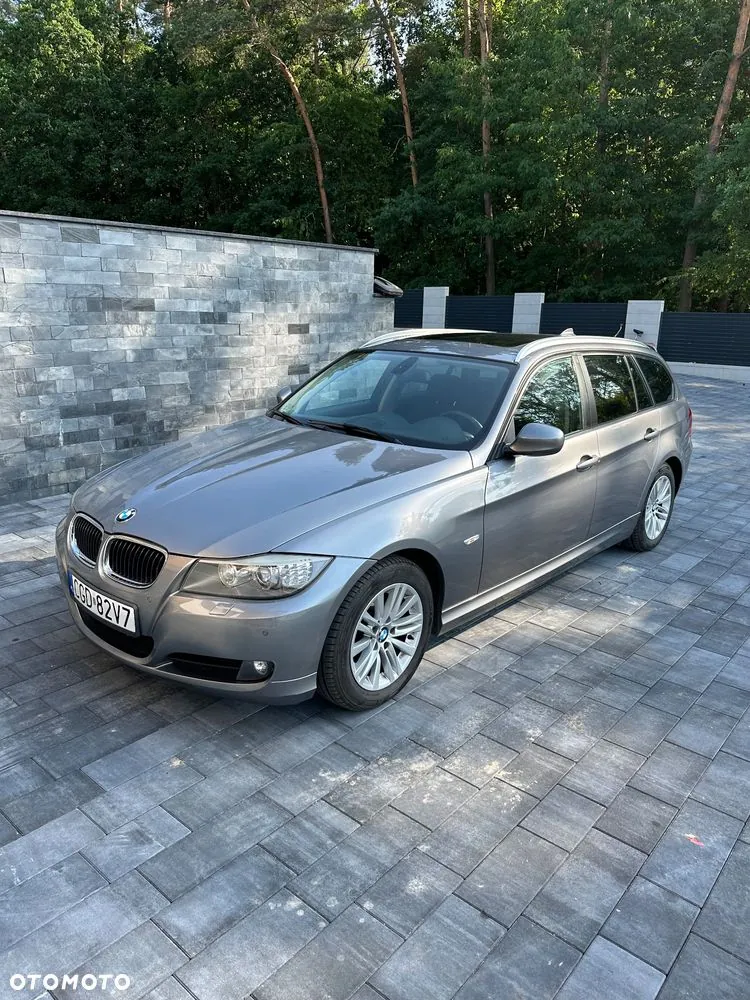 BMW 318I 2011 photo 3