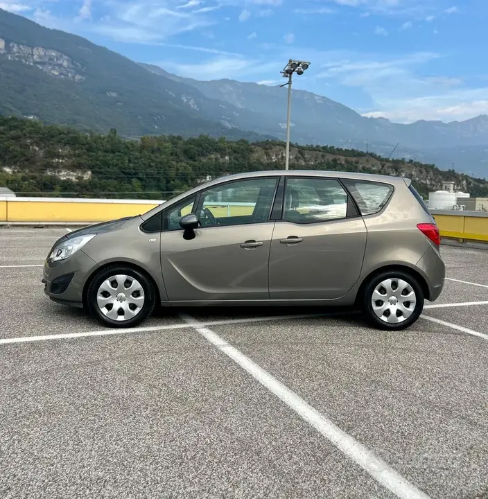 Opel Meriva 2011 photo 2