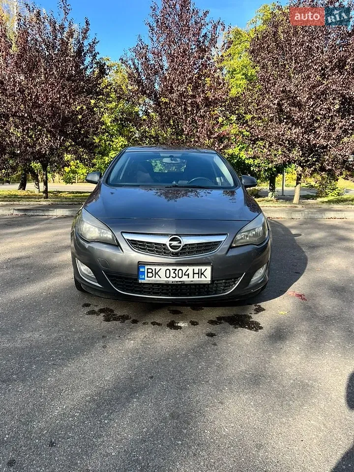 Opel Astra 2012 photo 3