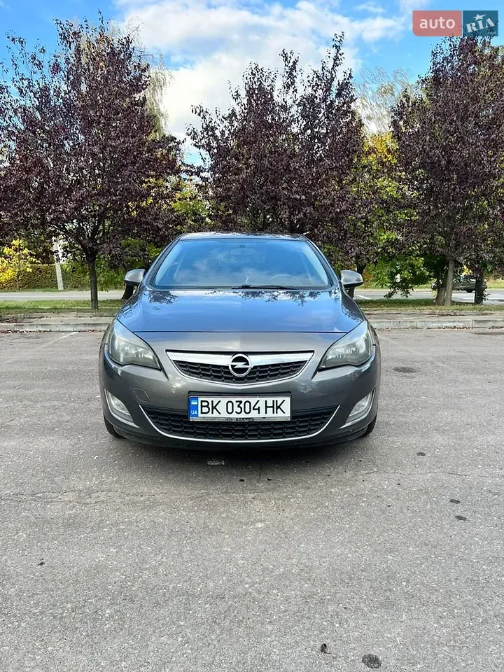 Opel Astra 2012 photo 2