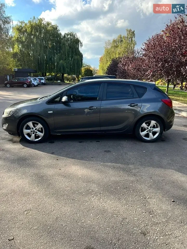 Opel Astra 2012 photo 4