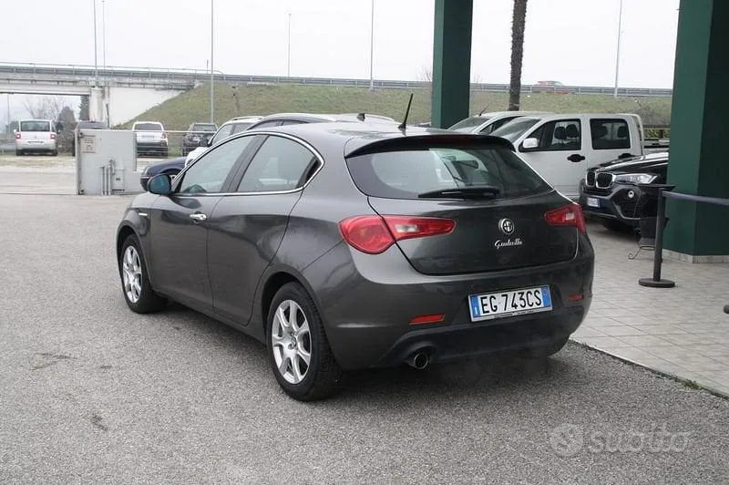 Alfa Romeo Giulietta 2011 photo 2