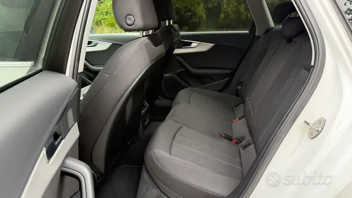 Audi A4 2022 photo 5