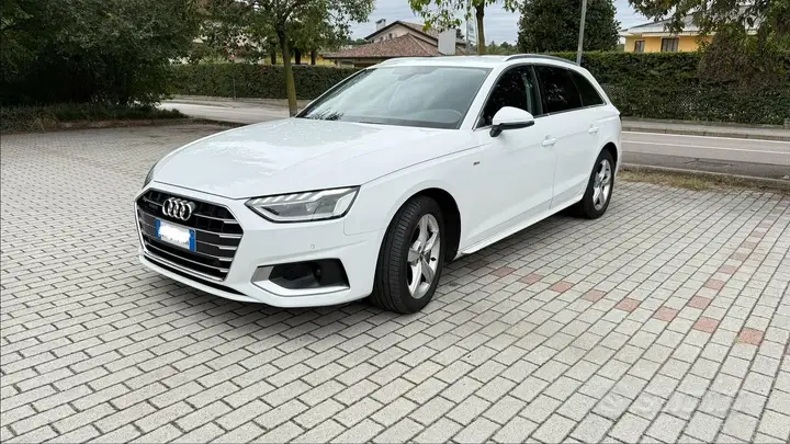 Audi A4 2022 photo 2