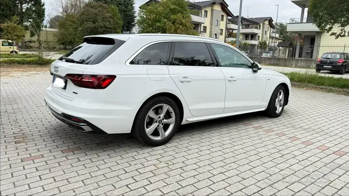 Audi A4 2022 photo 3