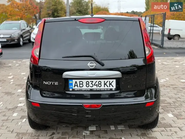 Nissan Note 2011 photo 3