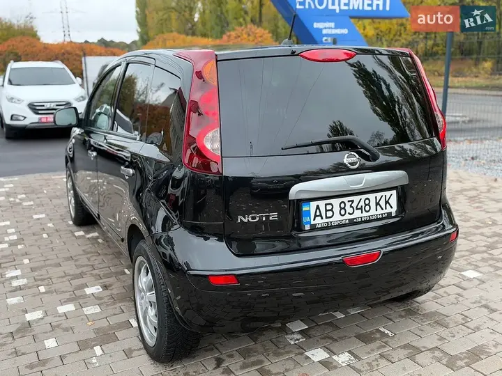 Nissan Note 2011 photo 2