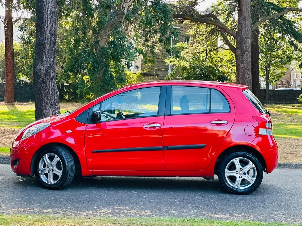 Toyota Yaris 2010 photo 3