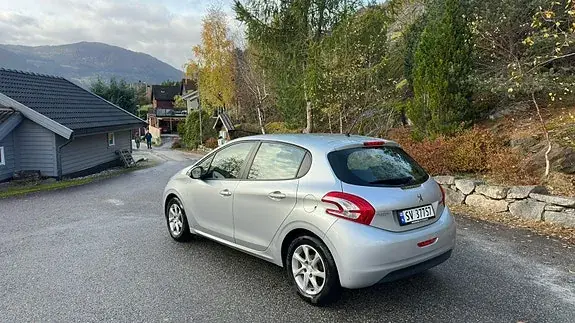 Peugeot 208 2013 photo 2