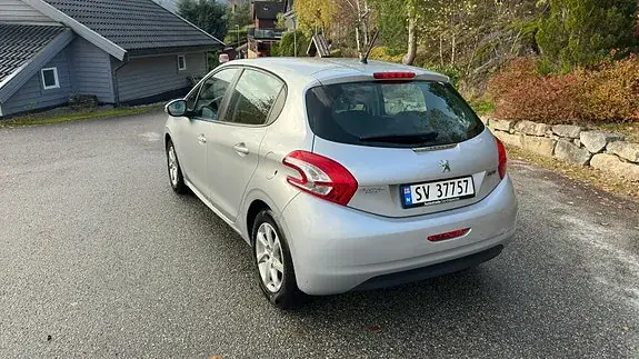 Peugeot 208 2013 photo 4