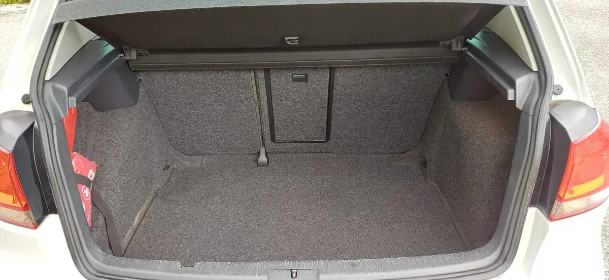 Volkswagen Golf 2011 photo 2