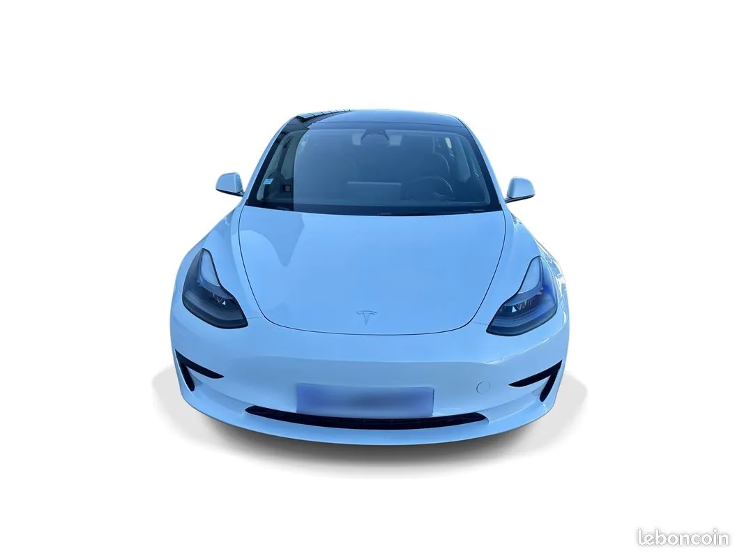 Tesla Model 3 2023 photo 2
